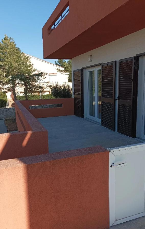 Family Apartments Tomy Punat Exterior photo