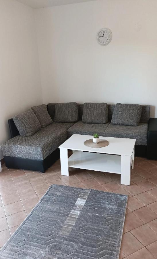 Family Apartments Tomy Punat Exterior photo